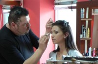 Казанлъшкият топ коафьор Стенли ще разкрасява кандидат-цариците / Новини от Казанлък