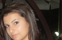 Ученичка в 10 клас подготвя първата си стихосбирка / Новини от Казанлък