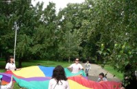 Деца с увреждания се забавляваха в парк “Розариум“ / Новини от Казанлък