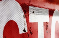 Френски пенсионер и жена шофьор си оспориха предимството на „Стоп“ / Новини от Казанлък