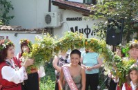 С традиционни ритуали посрещнахме Еньовден / Новини от Казанлък