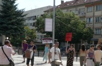 Театралите пред Общината с нови „оръжия“ / Новини от Казанлък