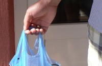 Крими: Посред бял ден измъкнаха найлонова торбичка от ръцете на жена / Новини от Казанлък