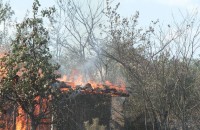 Пожар изпепели къщи във вилната зона / Новини от Казанлък