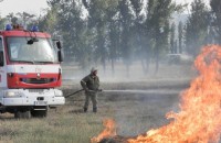 Пожар между Гурково и Николаево затрудни движението по главния път / Новини от Казанлък