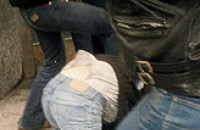 Младежи спряха автомобил и пребиха водача му / Новини от Казанлък