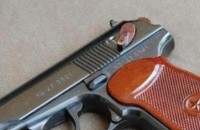 Пистолет на дъбовец откраднат от колата му / Новини от Казанлък