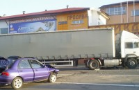 Все още е затруднено движението заради леката катастрофа до Кауфланд / Новини от Казанлък