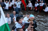 Калоферци спазиха традицията за хоро в Тунджа на Богоявление / Новини от Казанлък