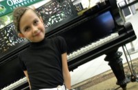 Нова песен на казанлъшко дете в „Щуротека” / Новини от Казанлък