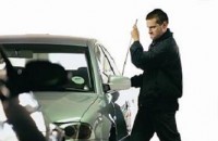 Крадец отмъкна мъжка чанта от кола / Новини от Казанлък