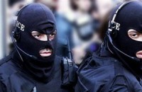  Наркотици и незаконни оръжия откриха полицаите при обиски на жилища в Казанлък / Новини от Казанлък