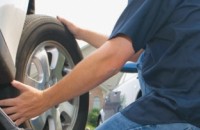 Откраднаха чанта с пари и документи докато собственика й сменял гума / Новини от Казанлък