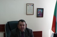 Стойно Стойнов: Работим по случаите с изпотрошени стъкла на бул. „Розова долина” / Новини от Казанлък