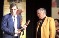 Авторът на текста на “Казано честно всичко ми е наред“ бе награден в Казанлък / Новини от Казанлък