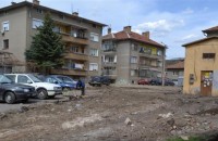 Обновява се пространството зад Централния кооперативен пазар в Казанлък / Новини от Казанлък