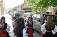 Лазарки навестиха домове и офиси в Казанлък днес / Новини от Казанлък