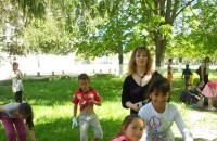 Ученици учители облагородиха парка в двора на крънското училище / Новини от Казанлък