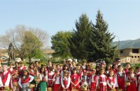 Цветни лазарки навестиха домовете в Крън / Новини от Казанлък