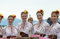 Хиляди гости присъстваха на спектакъла “Розобер“ / Новини от Казанлък