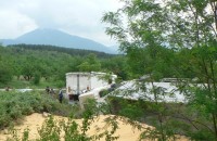 Видео: Камион с царевица се обърна на разклона за Мъглиж / Новини от Казанлък