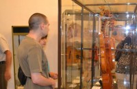 Гости от Кремона, Италия посрещна изложба на струнни инструменти в Казанлък / Новини от Казанлък