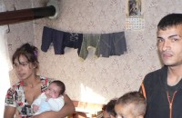 Шокиращи кадри от квартал Казмера, където ромите са оставени без ток / Новини от Казанлък