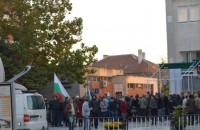 Казанлъчани протестираха пред Общината и НТВ тази сутрин / Новини от Казанлък