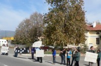 Протестиращите в Института по розата:Недков знаеше за канабиса / Новини от Казанлък