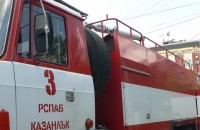 Автомобил се самозапали до Поликлиниката / Новини от Казанлък