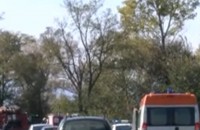 Пиян шофьор се заби в пътен знак и рекламно табло / Новини от Казанлък