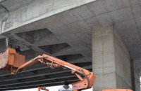 Община Казанлък продължава опесъчаването на улици и тротоари и почистването от ледени висулки / Новини от Казанлък