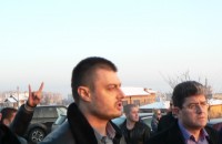 Видео: Николай Бареков дойде пред хотел Зорница и прекрати протестите на неговите симпатизанти / Новини от Казанлък