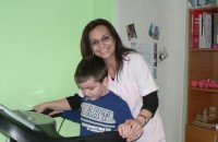 Борис Кърчев зарадва децата и персонала на Дневния център за деца с увреждания с чисто нова пътека за бягане / Новини от Казанлък