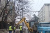 Подменят тротоара пред блока на Станчо Коев / Новини от Казанлък