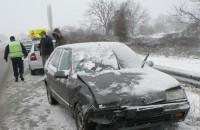 Зимната обстановка се влошава: Катастрофа до Крън / Новини от Казанлък