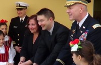 Военни от посолството на САЩ участваха в откриването на Дневен център за възрастни с увреждания / Новини от Казанлък