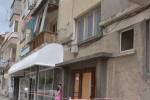 Жилищната сграда с потенциално опасна мазилка е собственост на частни лица / Новини от Казанлък