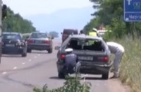 Шофьор блъсна аварирала кола и избяга / Новини от Казанлък