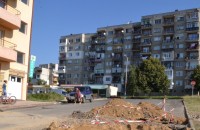 Започна ремонтът на ул. „Надканижа“ в ж.к. „Изток“ / Новини от Казанлък