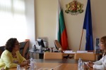 Министър Румяна Коларова проведе среща с кмета на община Казанлък и с директорите на училища / Новини от Казанлък