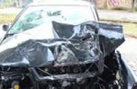 Млад шофьор размаза колата си в дърво / Новини от Казанлък