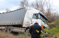 ТИР се преобърна по пътя Казанлък - Стара Загора / Новини от Казанлък