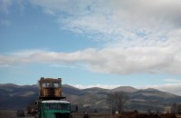 Продължава възстановяването на скъсаната дига в село Нова махала / Новини от Казанлък