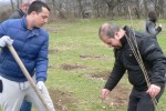В седмицата на гората ВМРО засадиха 250 дървета в Горно Сахране / Новини от Казанлък