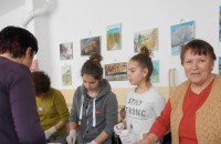 Казанлъшките социалистки шариха яйца в Дома за стари хора№ 3 / Новини от Казанлък