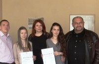 Фирми дариха безплатни шофьорски курсове на две момичета от Казанлък / Новини от Казанлък