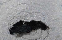 Нова дупка в новия асфалт на Казанлък / Новини от Казанлък