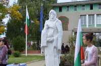 В Енина откриха паметник на Енинския апостол / Новини от Казанлък