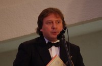 Фондация „Петя Павлович” отличи с награда Младен Станев, диригент на хор „Петко Стайнов” / Новини от Казанлък